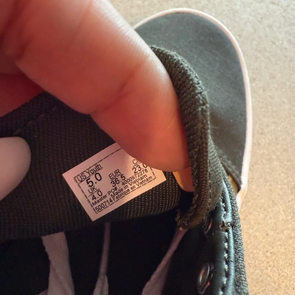 Brand New Vans Camouflage Sneakers with White Soles - Picture 6 of 6